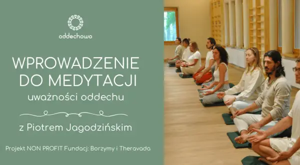 Grupa osób na podłodze, praktyka uważności dla początkujących. Medytacja z Piotrem Jagodzińskim.
